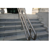 corrimão de acessibilidade para escada externa